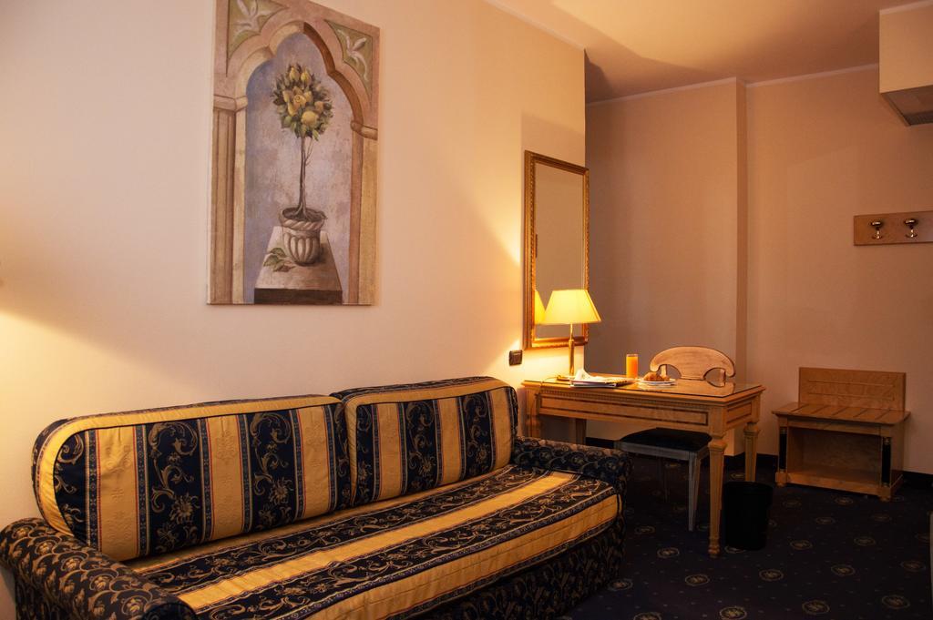 Hotel Visconti Melzo Exterior photo